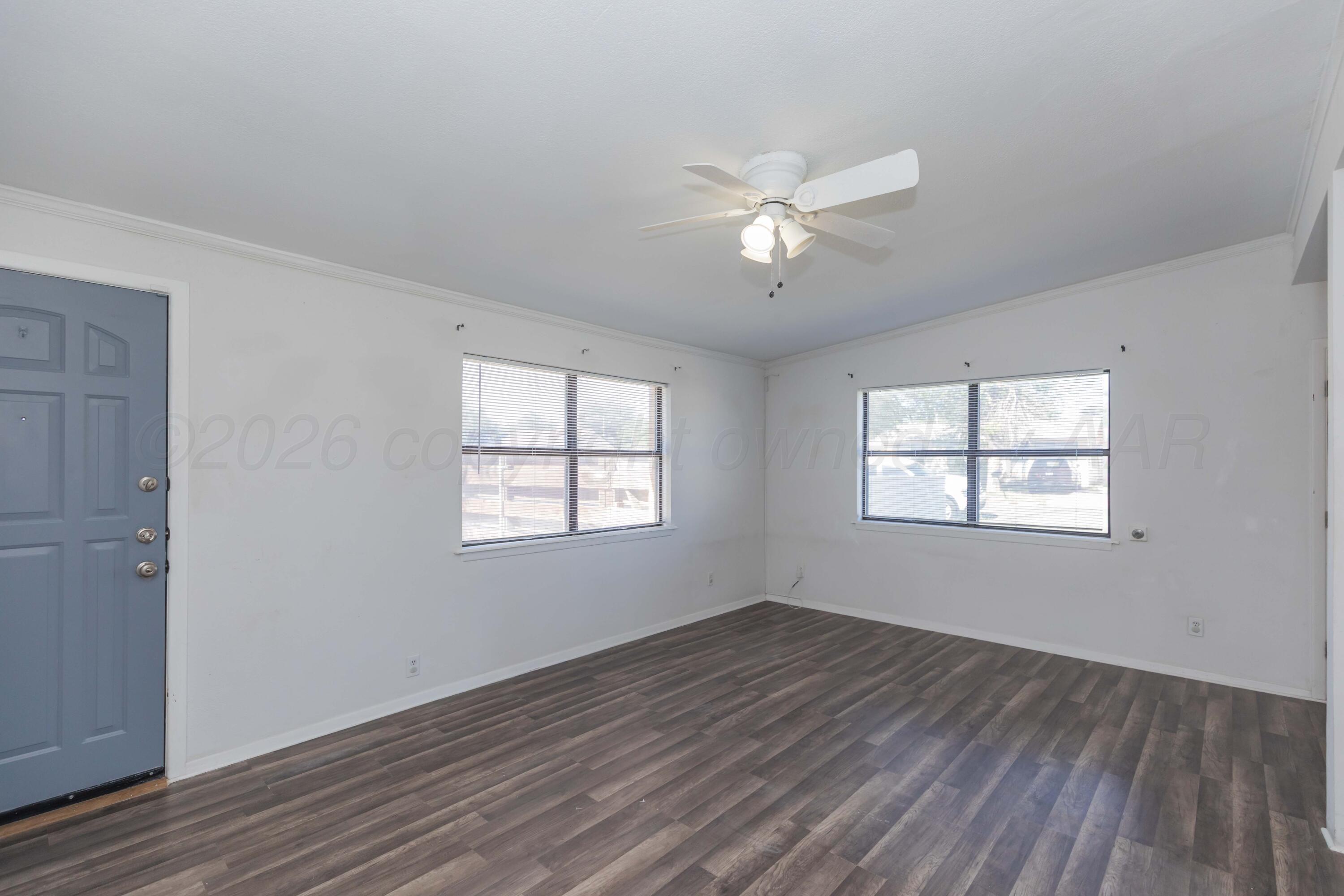 4419 South Ong Street Amarillo, TX 79110 - Photo 11 of 28 LIVING ROOM VIEW 2