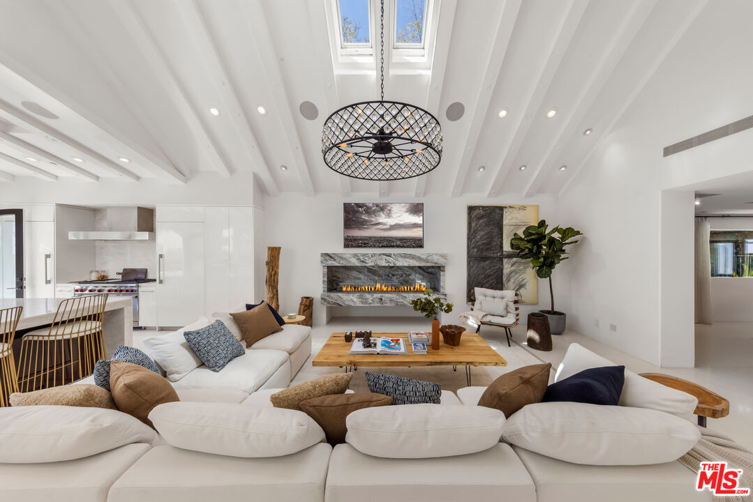 10048 Cielo Drive Beverly Hills, CA 90210 - Photo 11 of 36