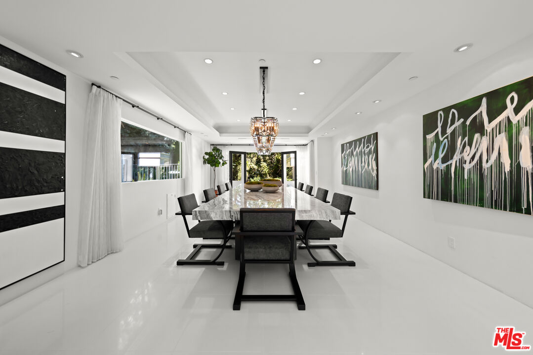 10048 Cielo Drive Beverly Hills, CA 90210 - Photo 12 of 36