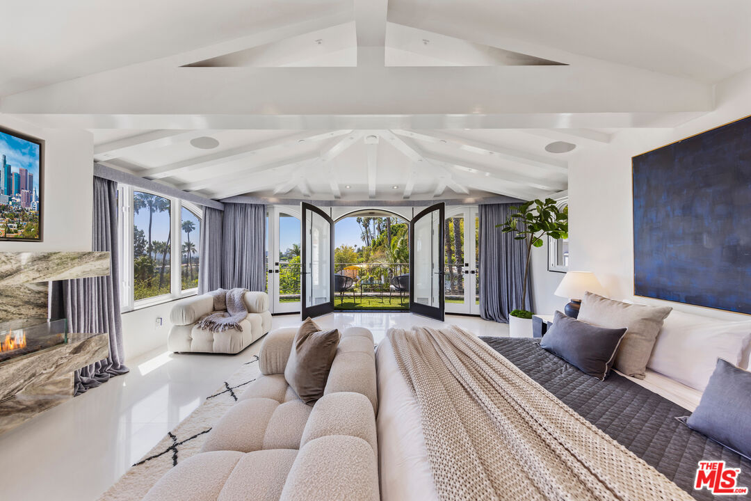 10048 Cielo Drive Beverly Hills, CA 90210 - Photo 15 of 36