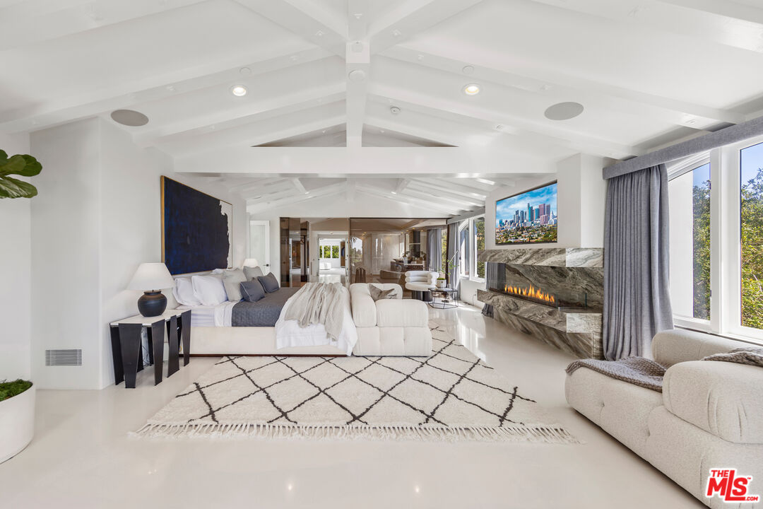 10048 Cielo Drive Beverly Hills, CA 90210 - Photo 17 of 36