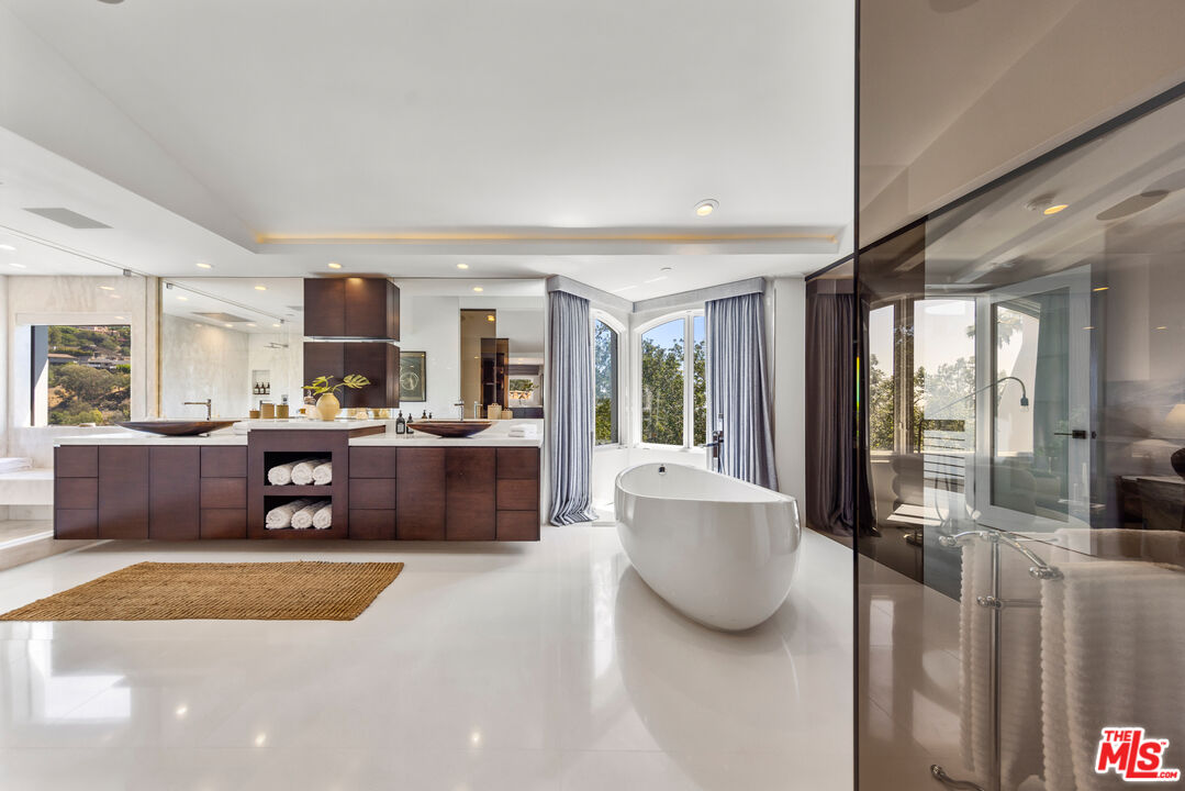 10048 Cielo Drive Beverly Hills, CA 90210 - Photo 19 of 36