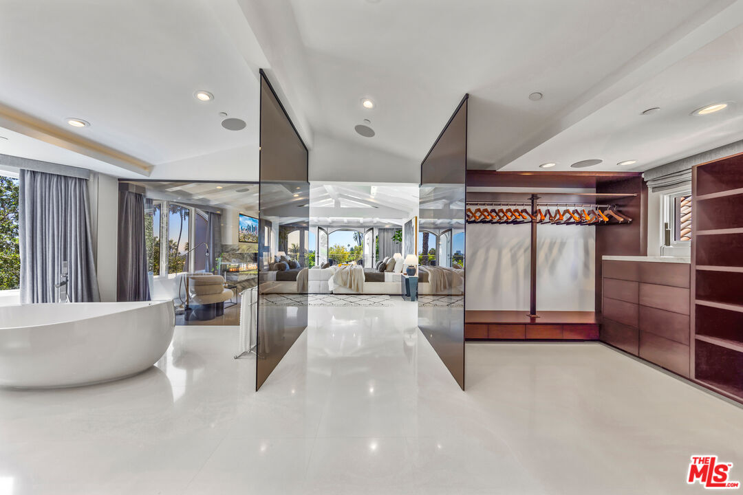 10048 Cielo Drive Beverly Hills, CA 90210 - Photo 21 of 36