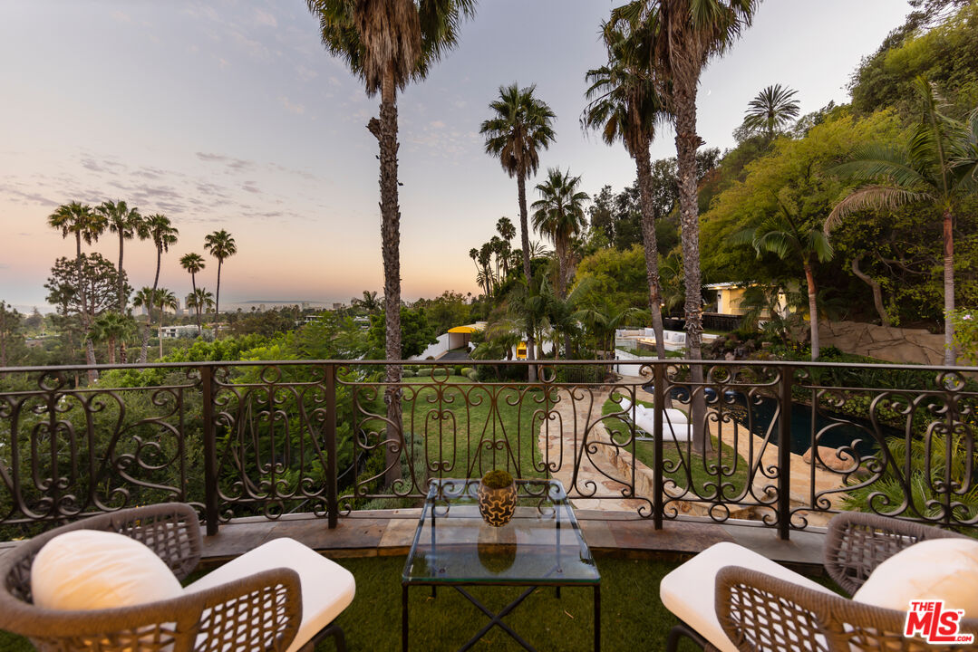 10048 Cielo Drive Beverly Hills, CA 90210 - Photo 32 of 36