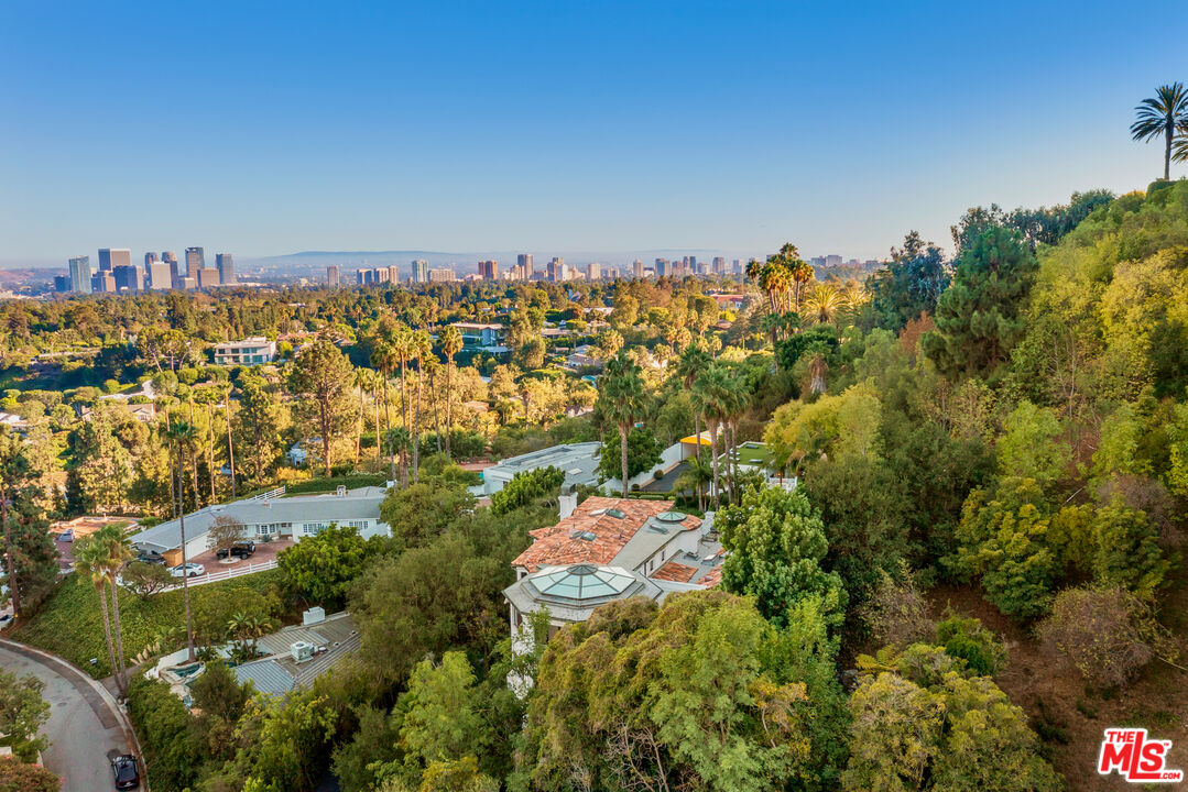 10048 Cielo Drive Beverly Hills, CA 90210 - Photo 35 of 36