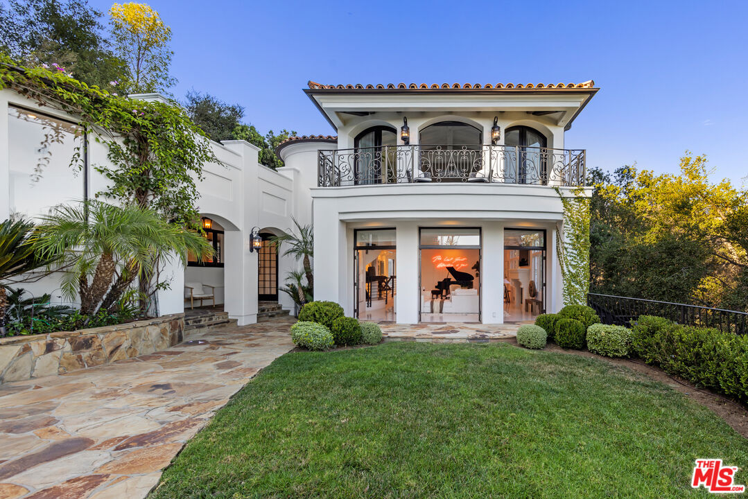 10048 Cielo Drive Beverly Hills, CA 90210 - Photo 6 of 36