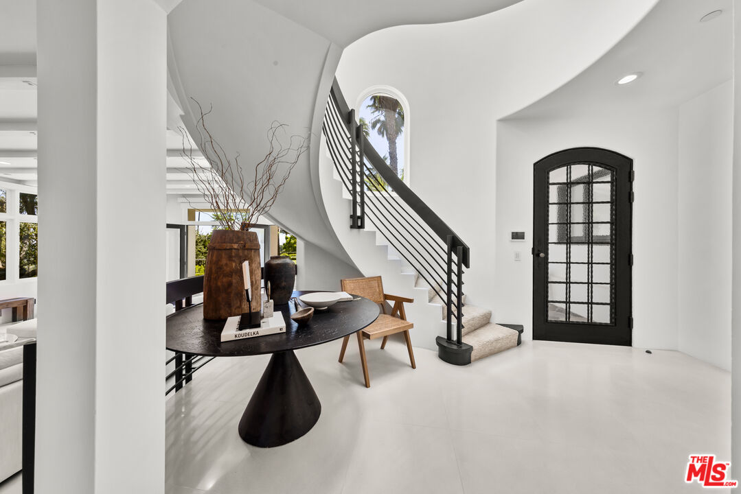 10048 Cielo Drive Beverly Hills, CA 90210 - Photo 7 of 36