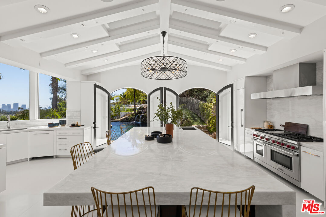 10048 Cielo Drive Beverly Hills, CA 90210 - Photo 9 of 36