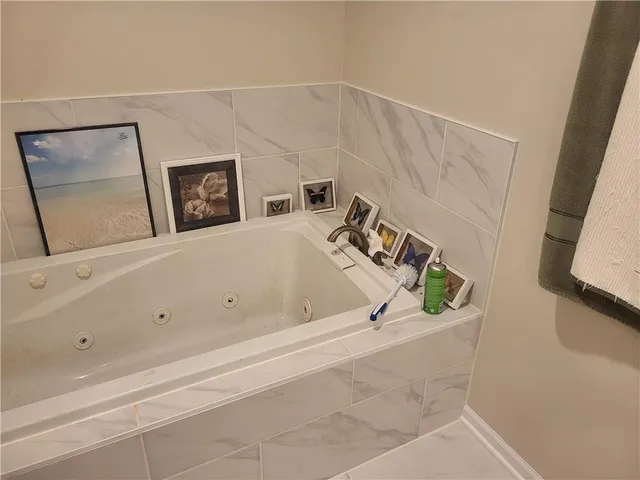 $850,000 | 20100 South S Street, Raymore, MO 64083