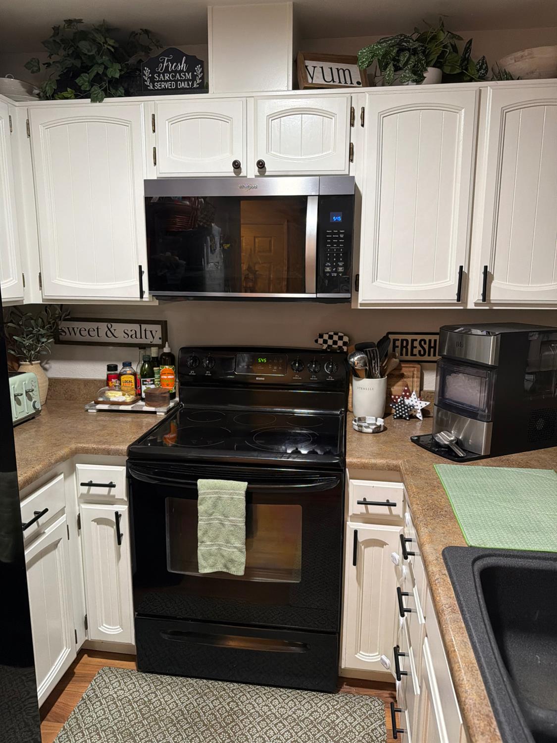 3400 Sullivan Court, Unit 166 Modesto, CA 95356 - Photo 3 of 14 Current picture showing NEW stainless steel microwave