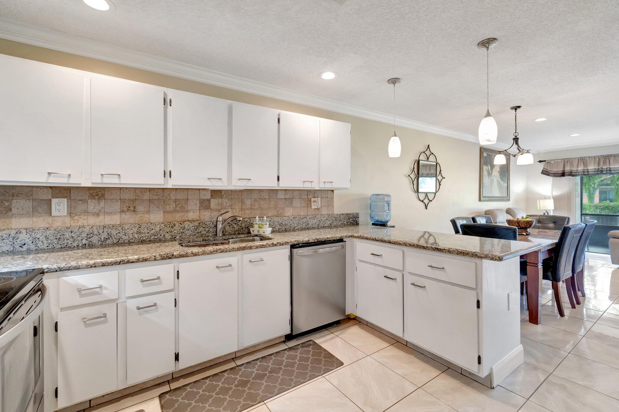 23359 Southwest 55th Way, Unit G Boca Raton, FL 33433 - Photo 10 of 63 Bright Kitchen