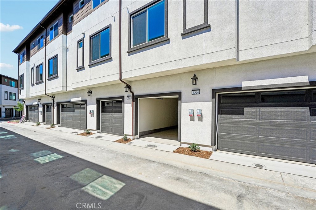 9524 Hannah Way Riverside, CA 92503 - Photo 7 of 38 Gallery Image 7
