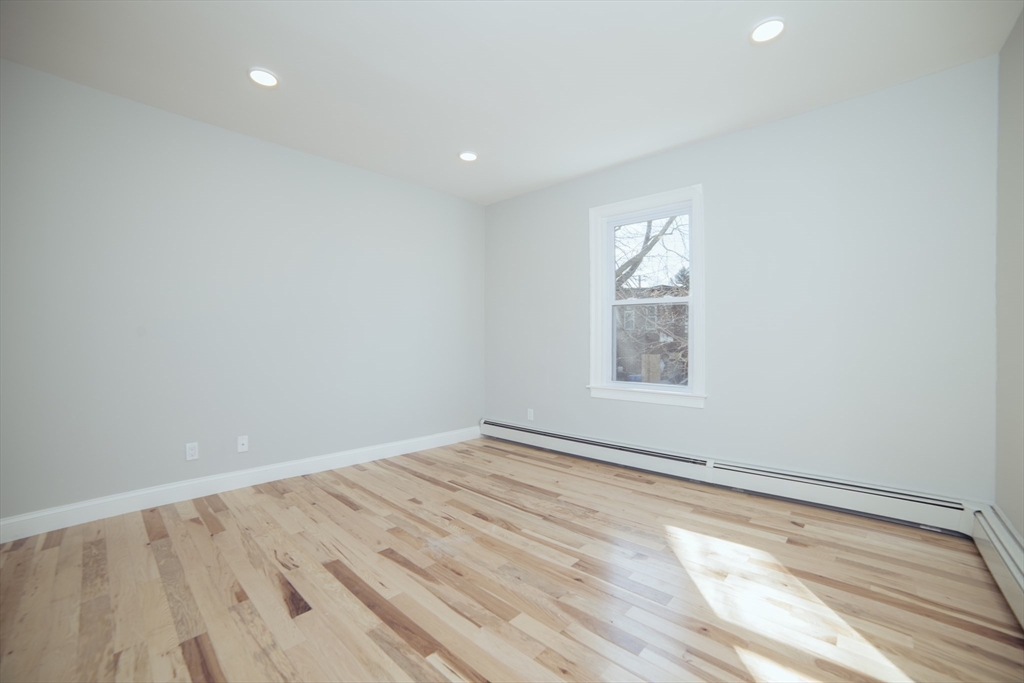 10 Duffley Court, Unit 1 Chestnut Hill, MA 02467 - Photo 18 of 29