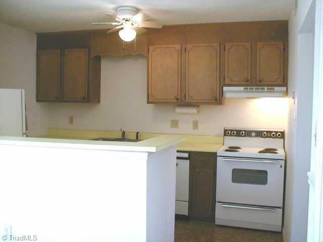 5745 B Bramblegate Road, Unit B Greensboro, NC 27409 - Photo 2 of 4 Other. kitchen
