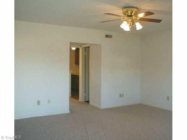 5745 B Bramblegate Road, Unit B Greensboro, NC 27409 - Photo 4 of 4 Other. living room