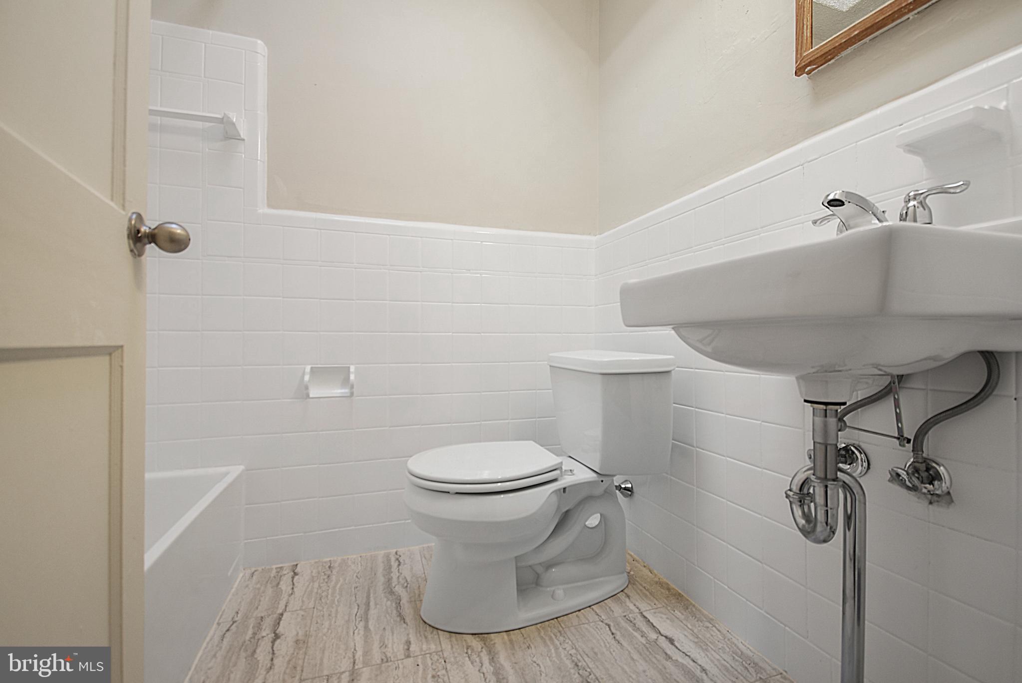 140 Golf Road Darby, PA 19023 - Photo 10 of 14 Bathroom