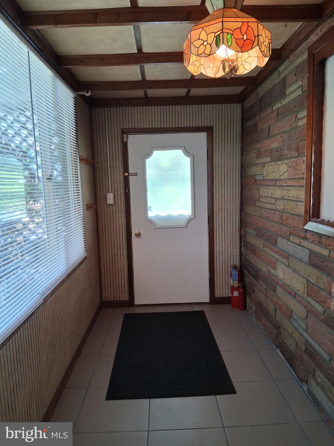 265 View Street Johnstown, PA 15902 - Photo 28 of 66 Charming entryway with vintage flair.