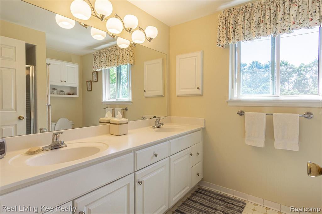 2155 Wayward Drive Rochester Hills, MI 48309 - Photo 25 of 38