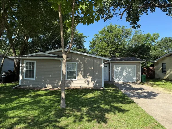 $2,095 | 303 Ridgefield Circle, Mesquite, TX 75149