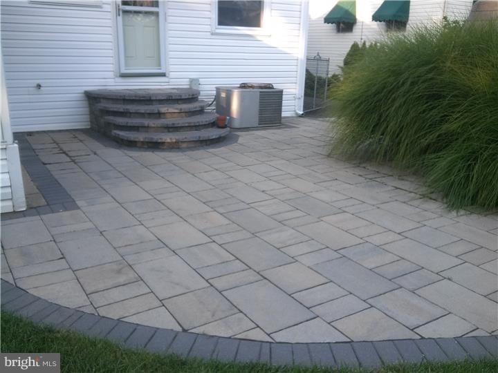 409 Robin Road Hatboro, PA 19040 - Photo 23 of 24 Patio