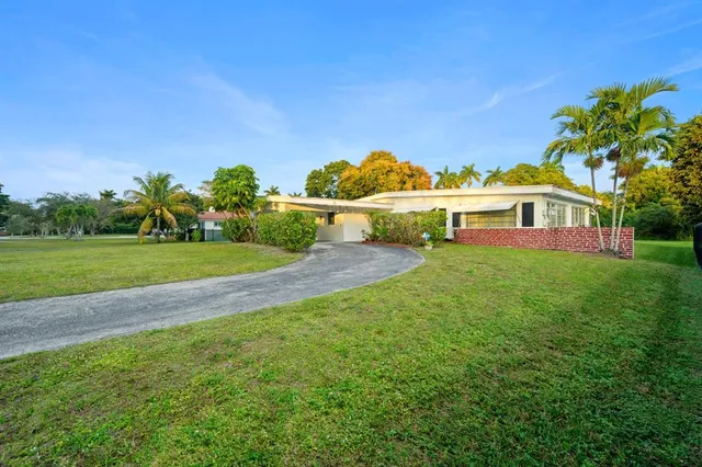 a view of a house with a big yard