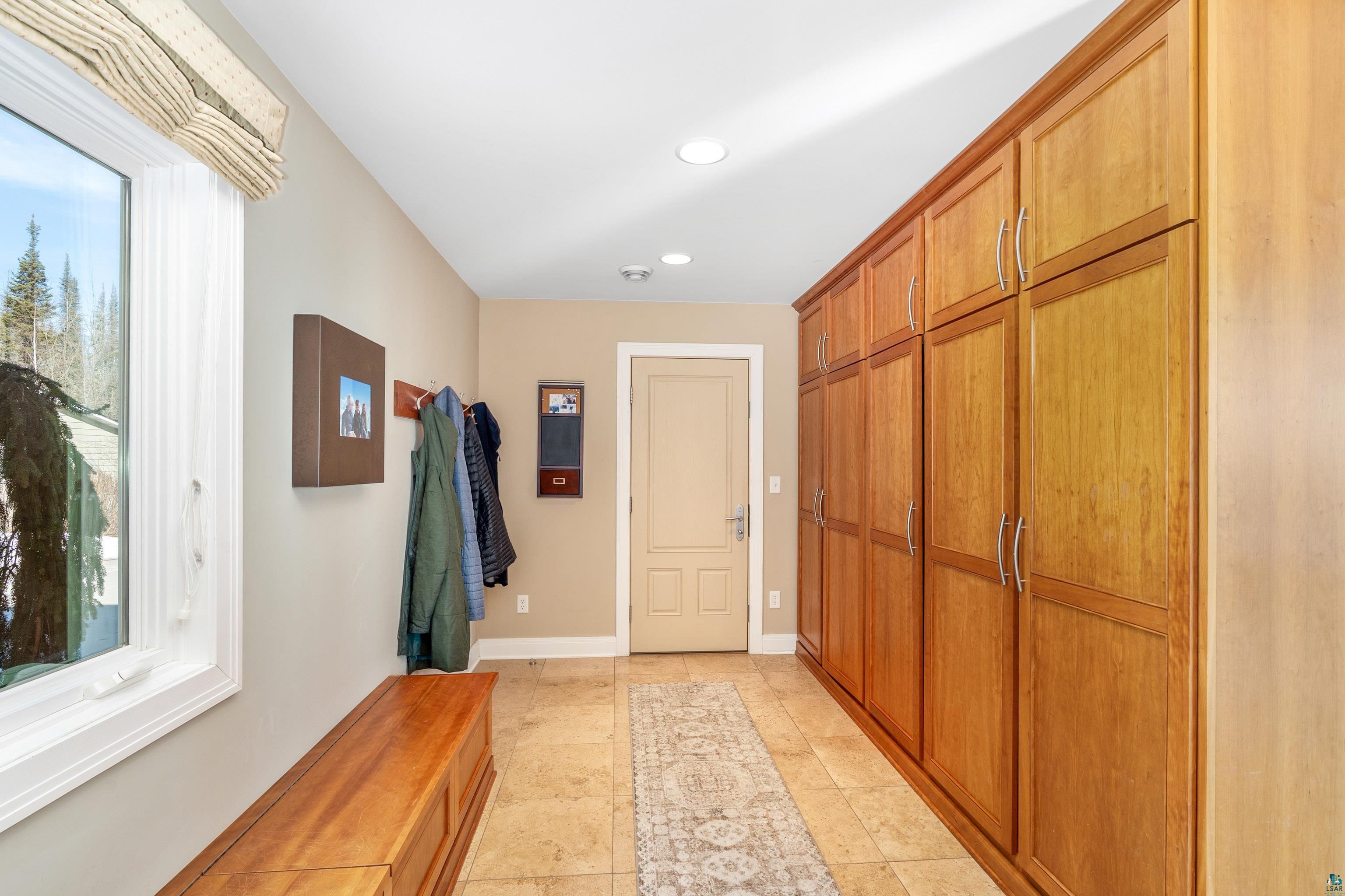 5290 Lakewood Road Duluth, MN 55804 - Photo 40 of 50 Foyer entrance with recessed lighting and baseboards