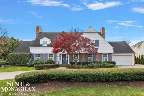 $750,000 | 683 Lochmoor Boulevard, Grosse Pointe Woods, MI 48236
