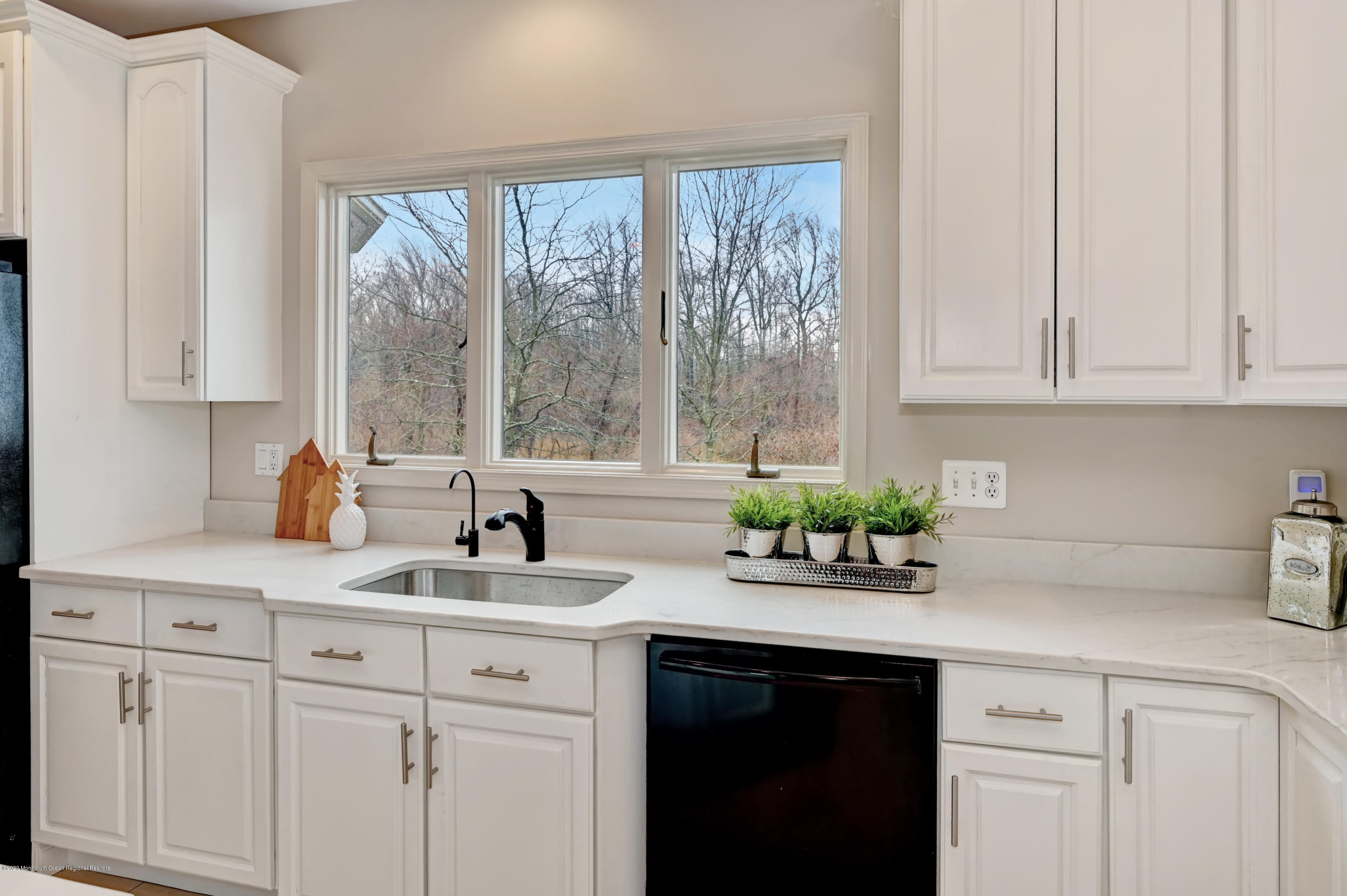 315 Mockingbird Lane Morganville, NJ 07751 - Photo 19 of 36 11-Kitchen