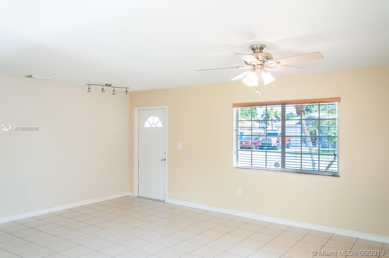 12601 Southwest 223rd Street Miami, FL 33170 - Photo 4 of 34