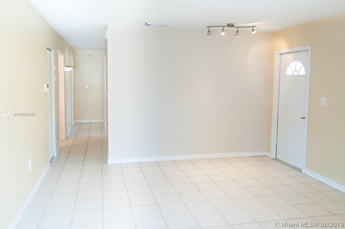 12601 Southwest 223rd Street Miami, FL 33170 - Photo 8 of 34
