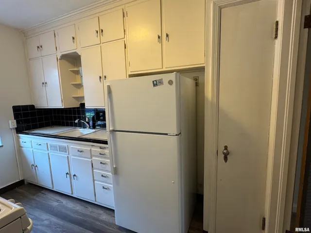 $925 | 405 West Columbia Avenue, Unit 6, Davenport, IA 52803