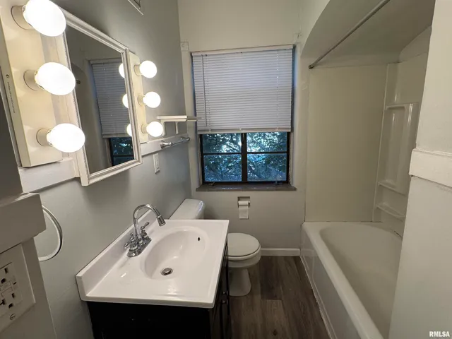 $925 | 405 West Columbia Avenue, Unit 6, Davenport, IA 52803