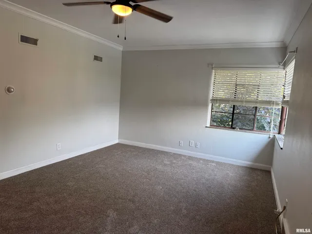 $925 | 405 West Columbia Avenue, Unit 6, Davenport, IA 52803