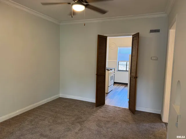 $925 | 405 West Columbia Avenue, Unit 6, Davenport, IA 52803