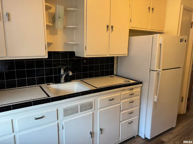 $925 | 405 West Columbia Avenue, Unit 6, Davenport, IA 52803