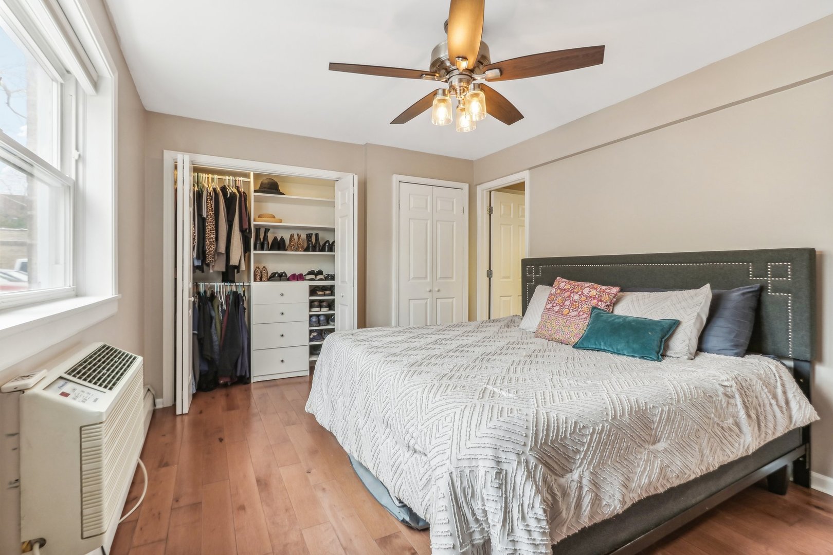 815 Reba Place, Unit 104 Evanston, IL 60202 - Photo 15 of 26 a bedroom with a large bed a flat tv screen and dresser