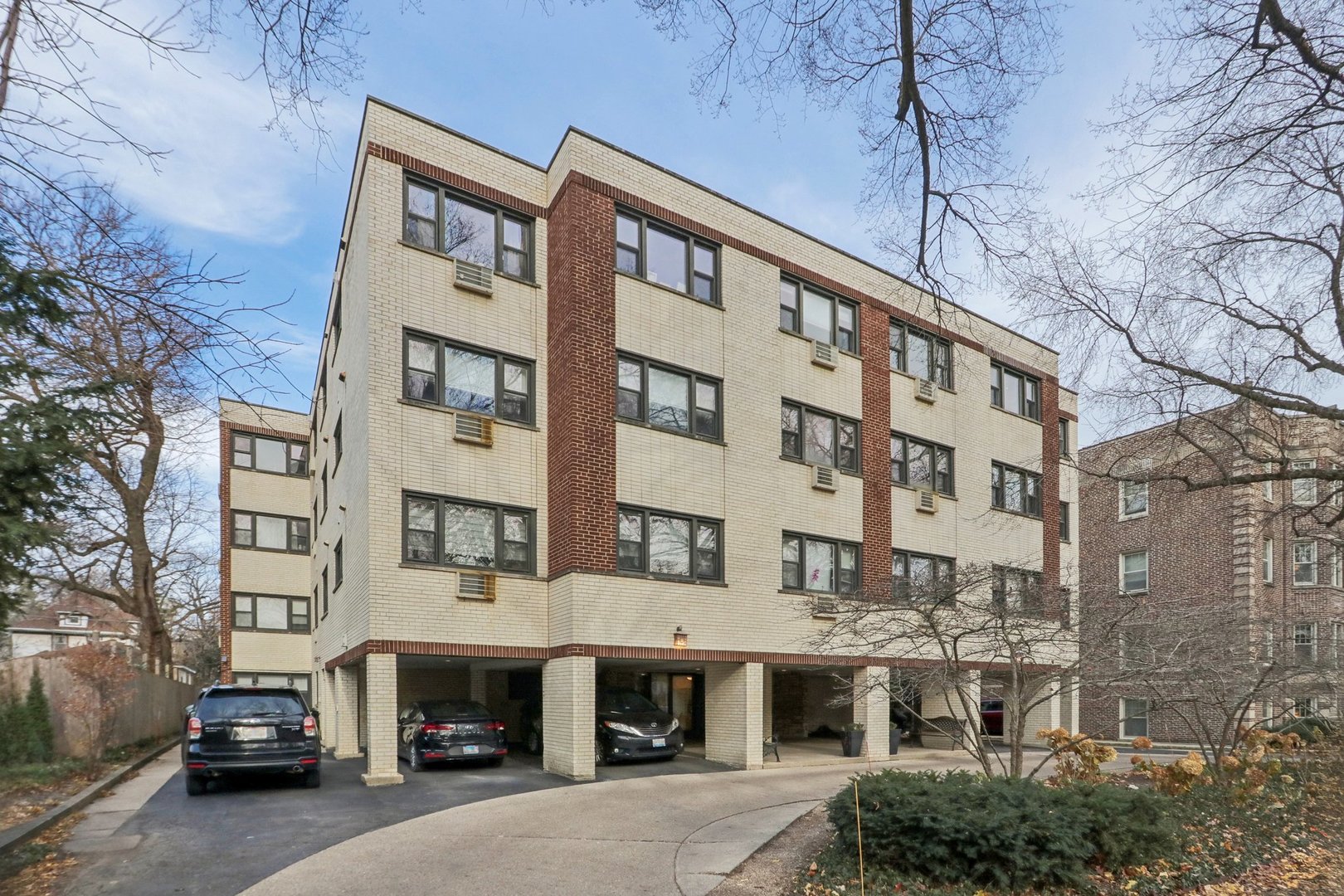815 Reba Place, Unit 104 Evanston, IL 60202 - Photo 2 of 26