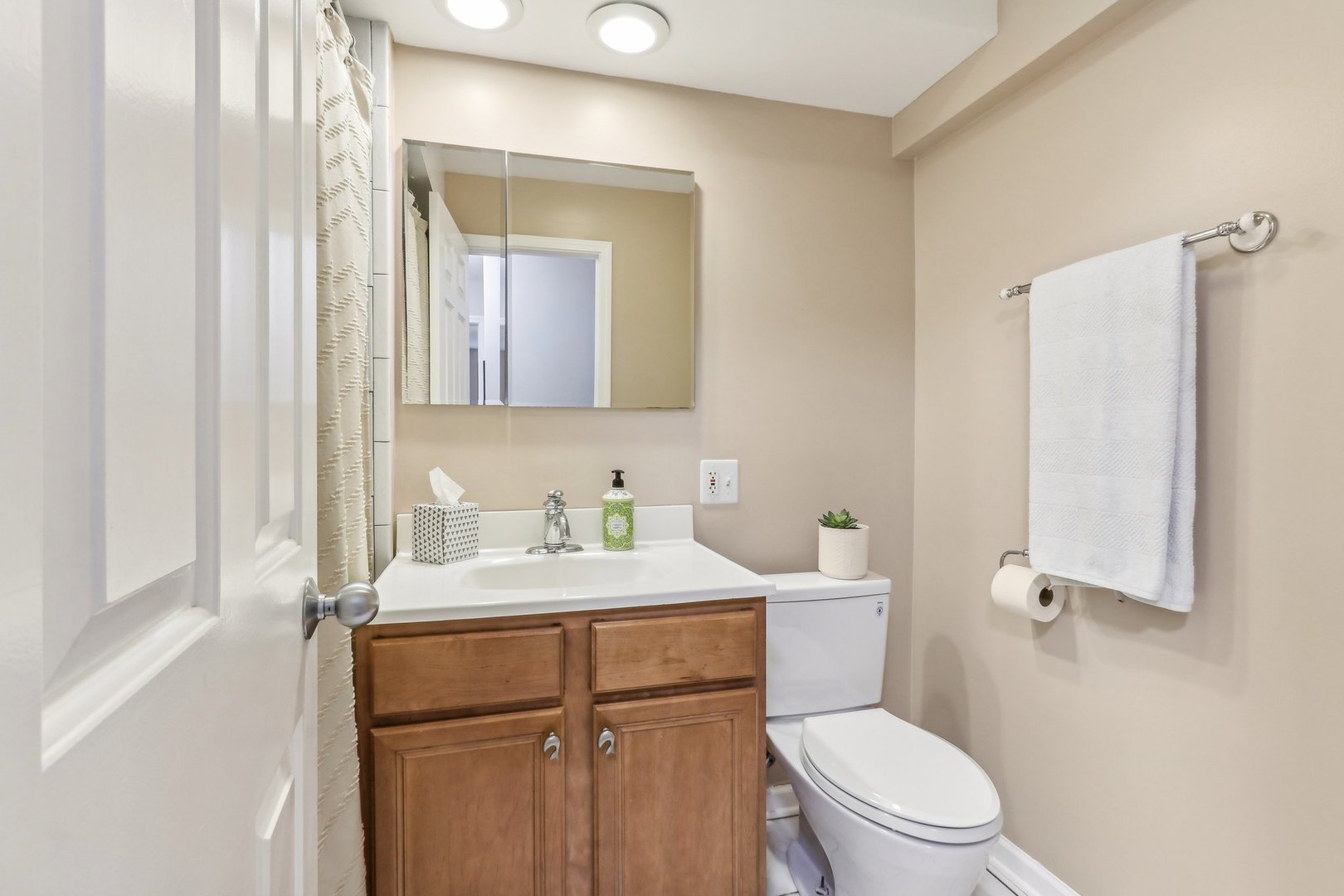 815 Reba Place, Unit 104 Evanston, IL 60202 - Photo 25 of 26 a bathroom with a toilet a sink a vanity and mirror