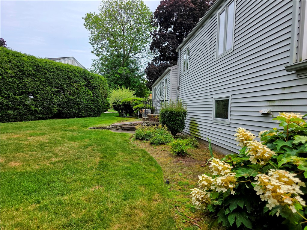 40 Russet Way Cranston, RI 02920 - Photo 34 of 35