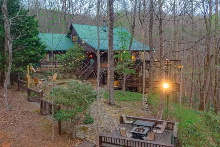 197 Smith Hill Road Blue Ridge, GA 30513 - Photo 29 of 36 a view of a backyard with plants and a patio