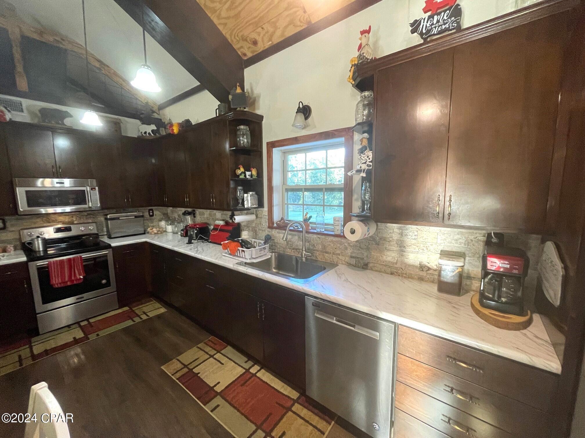 6665 Raylene Road Grand Ridge, FL 32442 - Photo 15 of 98 Gallery Image 15