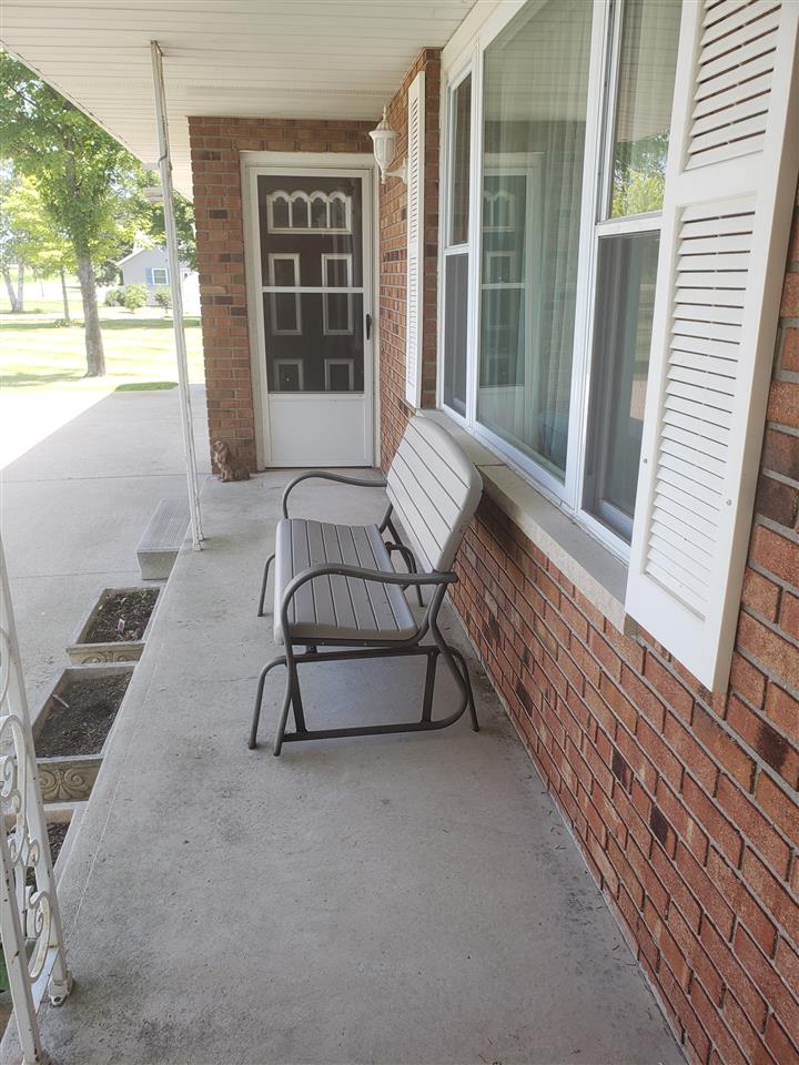 2366 East Chip Road Kawkawlin, MI 48631 - Photo 2 of 28