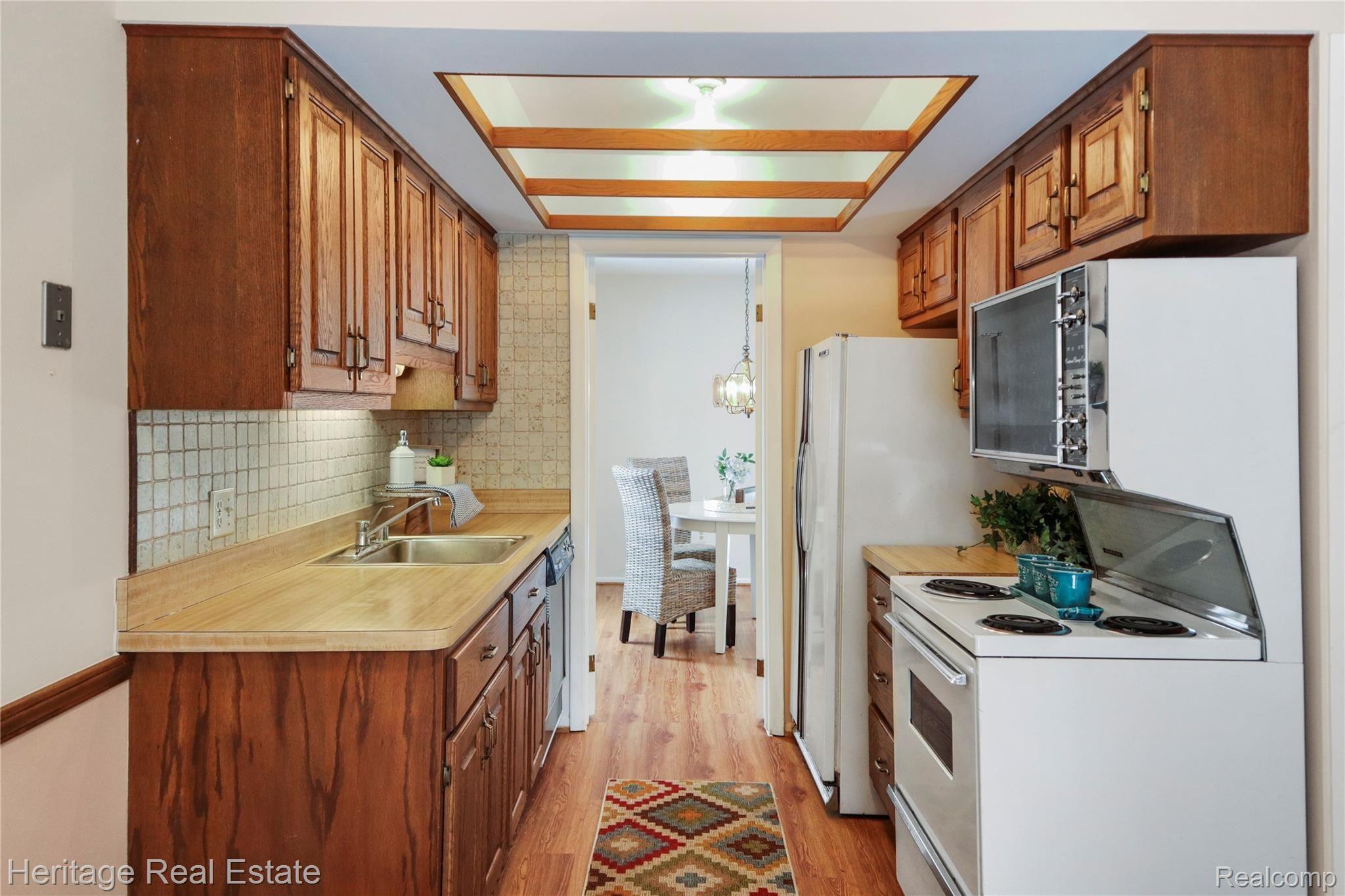 424 Willow Grove Lane Rochester, MI 48307 - Photo 11 of 20 Galley style kitchen with breakfast nook overlooking the front patio area