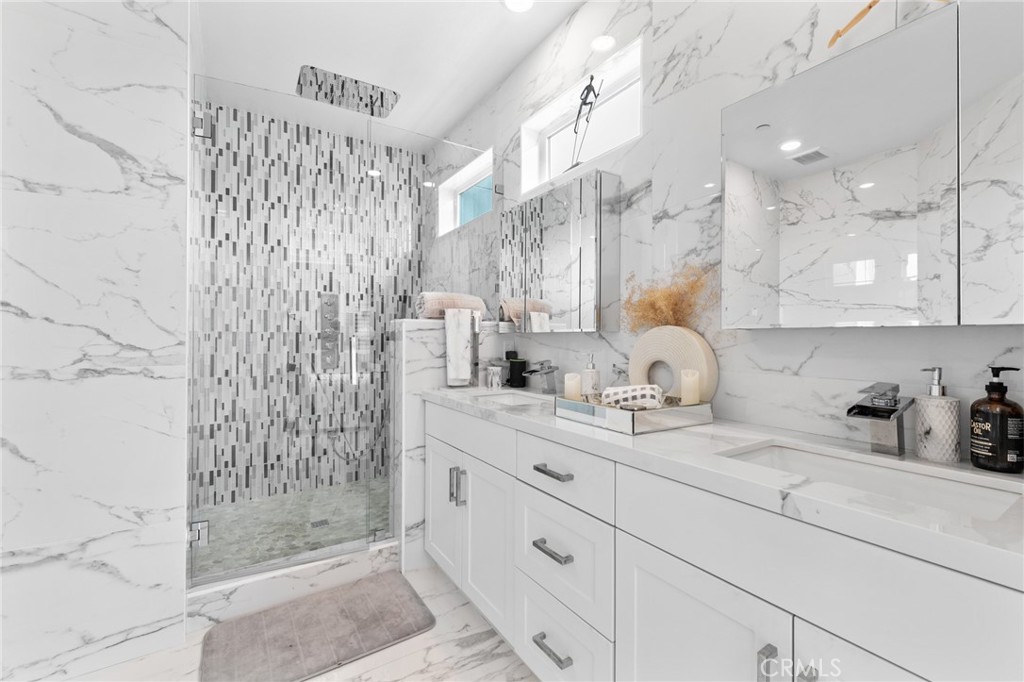 243 Waypoint Tustin, CA 92782 - Photo 24 of 27 Primary Bath