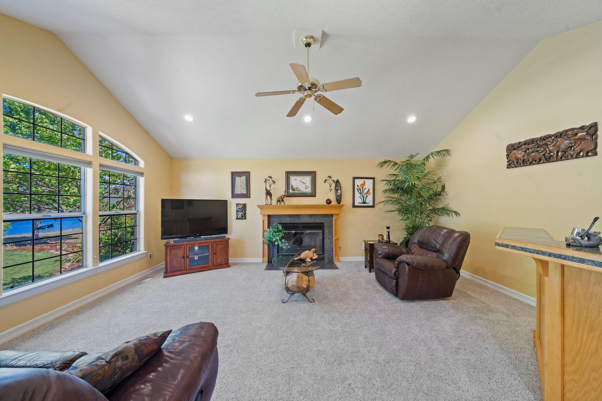 13087 Spring Lake Street Redding, CA 96003 - Photo 8 of 80 8-web-or-mls-BiggerFlow Real Estate Medi