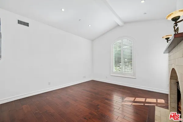 $18,000 | 438 Lincoln Boulevard, Santa Monica, CA 90402