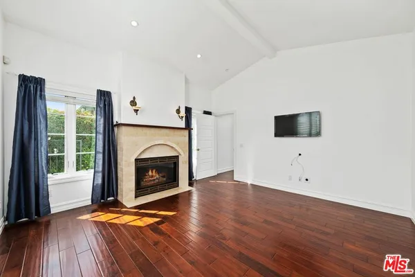 $18,000 | 438 Lincoln Boulevard, Santa Monica, CA 90402