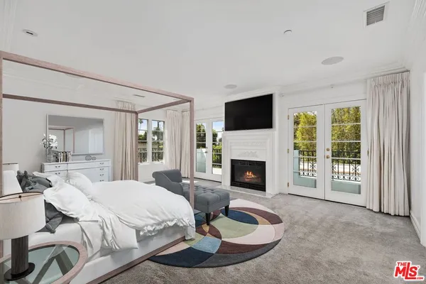 $18,000 | 438 Lincoln Boulevard, Santa Monica, CA 90402