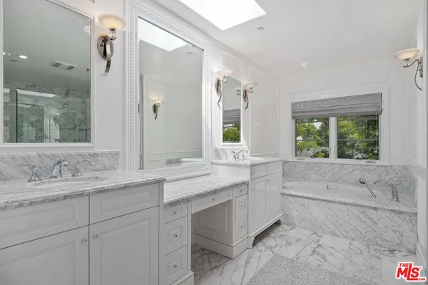 $18,000 | 438 Lincoln Boulevard, Santa Monica, CA 90402
