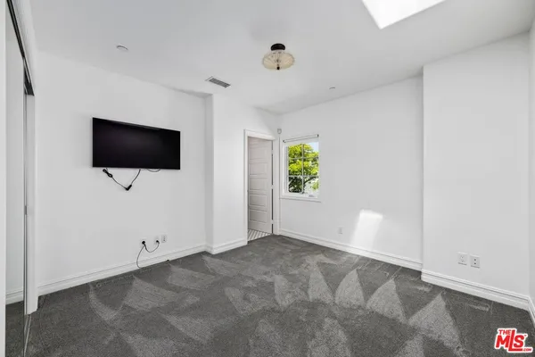 $18,000 | 438 Lincoln Boulevard, Santa Monica, CA 90402